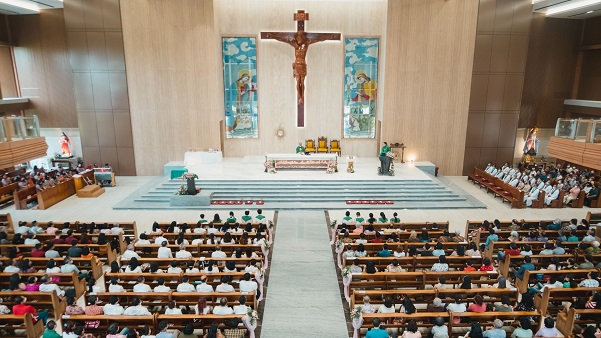 suasana misa PAKAI---